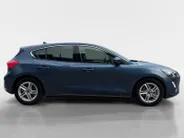 Ford Focus 100PK EcoBoost Trend Edition Business | 1e eigenaar | Winter Pack | Comfort Pack | Navi | Apple CarPlay/Android Auto | Parkeersensoren | Lichtmetalen Velgen | Cruise Control |