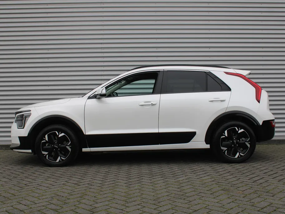 Kia Niro EV Edition Advanced 64.8 kWh | Stuur-/stoelverwarming | Elektr. stoelverstelling | Camera | Cruise adapt. | 17'LM | Clima | 17% bijtelling |