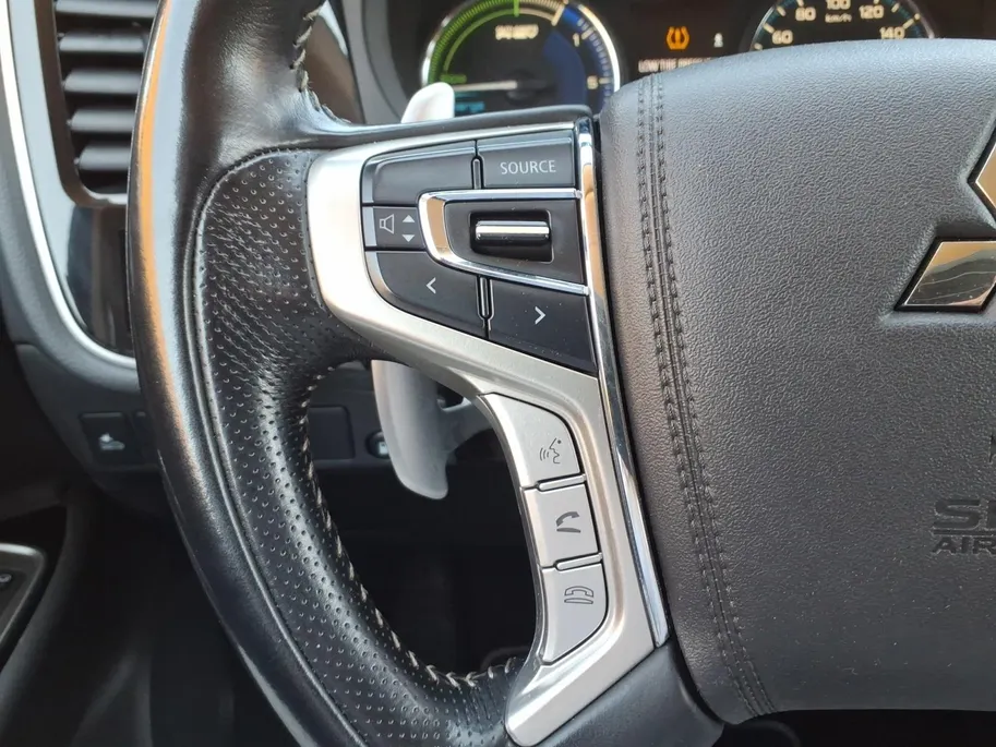 Mitsubishi Outlander 2.4 PHEV Pure Automaat | Airco/Ecc | Android/Apple carplay | Trekhak | PDC/Camera | Stoel verwaring | 1 jaar garantie