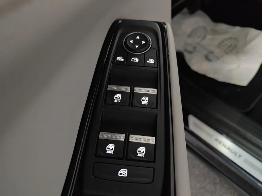 Renault Espace E-Tech full hybrid 200 iconic 7p. AUTOMAAT NAVI AIRCO 360CAMERA LEER EL. STOELEN STOEL+STUUR VERWARMING 4CONTROL ADVANCE DRIVESYSTEM ETC. DIKSTE UITVOERING DEALER ONDERHOUDEN
