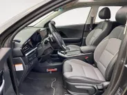 Kia e-Niro DynamicPlusLine 64 kWh | Climate control | Navigatie | Parkeercamera | Stoel + stuurverwarming | Keyless | Schuif-kanteldak | Line assist |