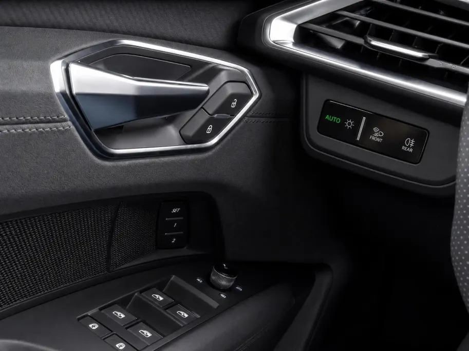 Audi e-tron GT GT 93 kWh 476pk · SOH 92% · Glazendak · 360 Camera · Luchtvering · Stoelventilatie · B&O Audio · Matrix LED · 20'' Inch ·