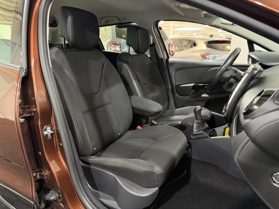 Renault Clio Estate 90PK TCe Expression | Navi | Armsteun | Bleutooth | Cruise Control | Lichtmetalen Velgen | Airco | USB | Leder Stuurwiel |