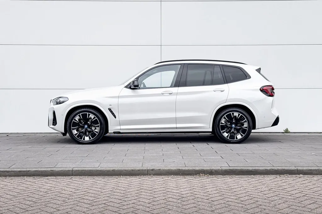 BMW iX3 Executive 80 kWh