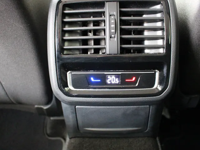 Volkswagen Passat Variant 1.5 TSI DSG Business | Navigatie | PDC + Camera | App Connect