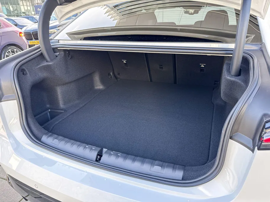 BMW i3 Sedan 50 xDrive First Edition