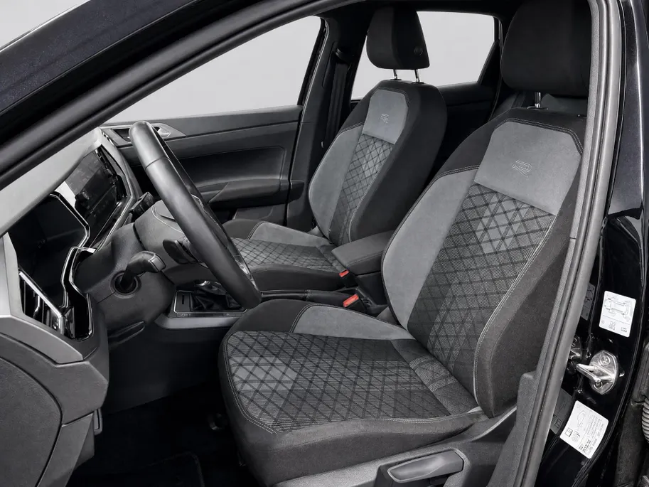 Volkswagen Polo 1.0 TSI 95pk DSG R-Line Business · Camera · Apple/Android Car Play · Navigatie · P-Sensoren · Stoelverwarming · 16'' Inch ·