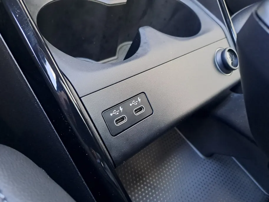 BMW 2 Serie Active Tourer 220i AUTOMAAT | Sensoren | Navigatie | Cruise | 360 Camera | Head-up display | Elektrisch verstelbare stoel | Apple Carplay/Android Auto