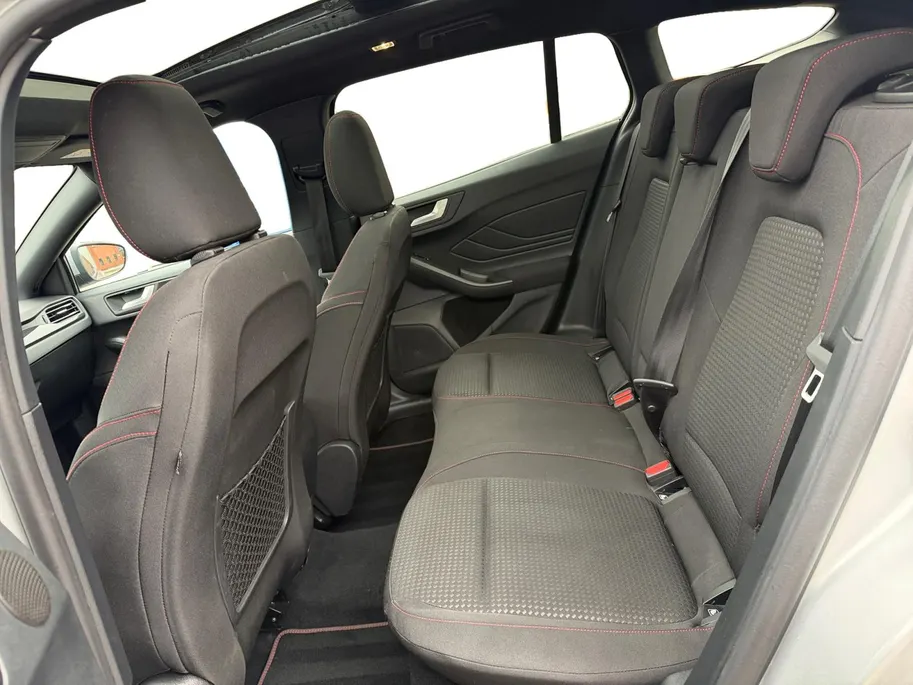 Ford Focus Wagon 1.0 EcoBoost Hybrid ST Line X | 155 pk | Automaat | Adapt. cruise control | BLIS | Pano dak | Parkeersensoren voor en achter | Achteruitrijcamera | 17' lichtmetalen velgen | Privacy glas | Fabrieksgarantie |