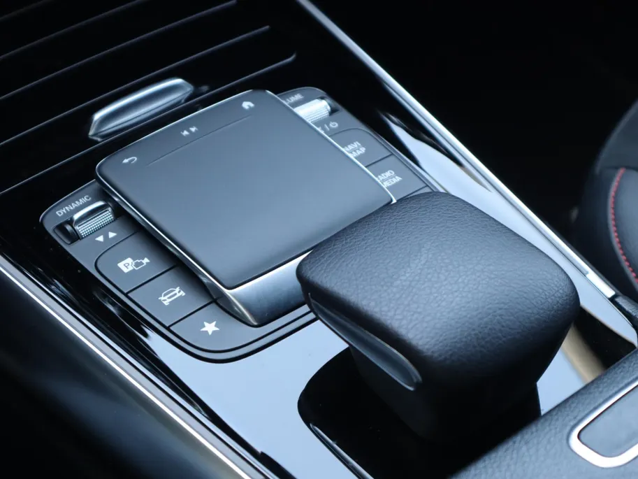 Mercedes-Benz GLA 250 e AMG Line l Keyless l Achteruitrij camera l Stoelverwarming