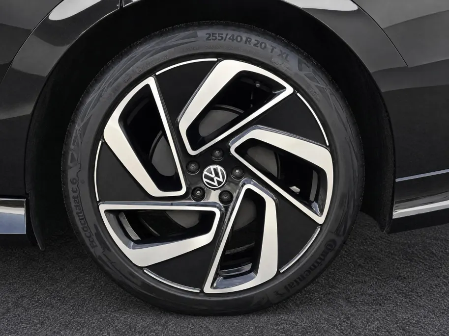 Volkswagen ID.7 Tourer Pro Business 77 kWh / 286pk Stuur- & Stoelverwarming · 360 Camera · Trekhaak · IQ.LIGHT ·  Head-Up Display