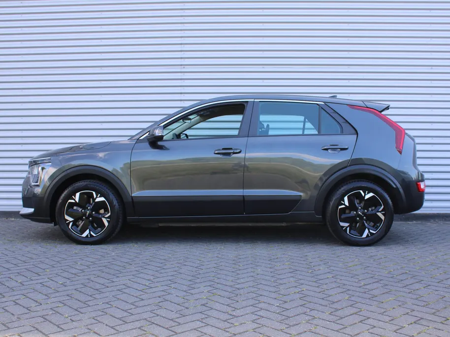 Kia Niro EV Light Edition 64.8 kWh | Camera | Cruise adapt. | Clima | 17' LM | Navi | Keyless | All season banden | 17% bijtelling |