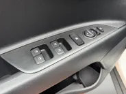 Kia Stonic 1.0 T-GDi MHEV DynamicPlusLine | Zeer nette auto | Navigatie | Apple CarPlay & Android Auto | Trekhaak | Achteruitrijcamera |