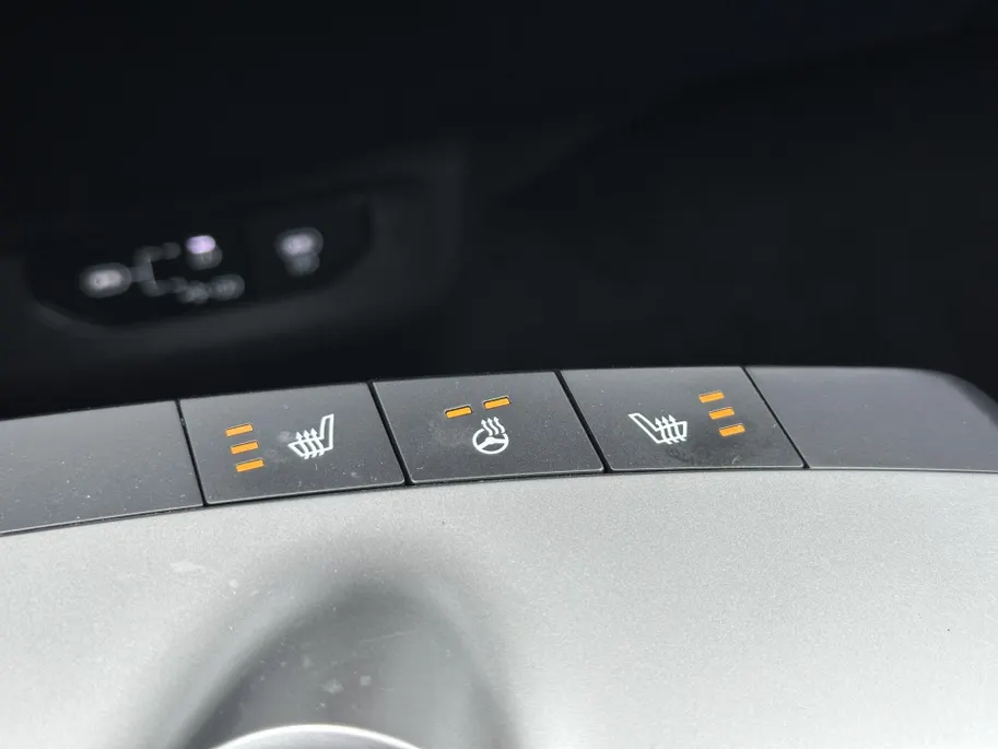 Kia EV6 Light Edition 63 kWh | *Demo direct beschikbaar* | Navi | Camera | Adaptieve Cruise | Clima | Stoel-/Stuurverwarming | Privacy Glass | Apple Carplay | Android Auto