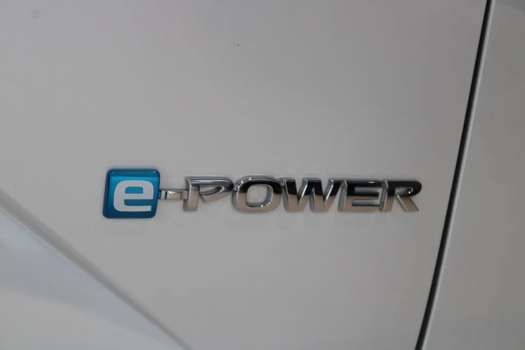 Nissan QASHQAI 1.5 e-Power N-Design | 20inch wielen |360grd camera | parkeersensoren voor en achter | Electrische stoelverstelling met geheugen | Alcantra/lederen bekleding | 205PK | Two-tone lak | Apple carplay & Android auto |