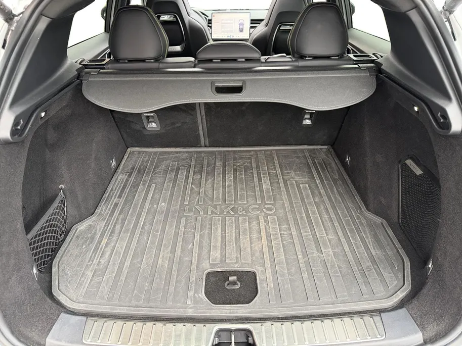 Lynk & Co 01 1.5 More |Schuif-kanteldak| Navigatie| 360 graden camera |Stoel/stuurverwarming| Lederen bekleding|