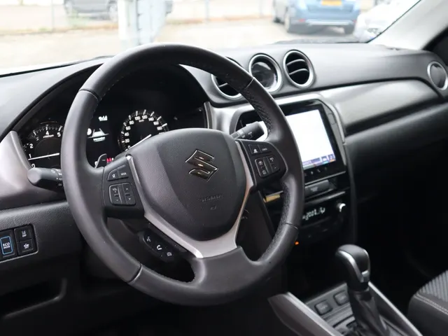 Suzuki Vitara 1.5 Hybrid Select Automaat | All Seasons | Blindspot | Carplay | Adaptive Cruise