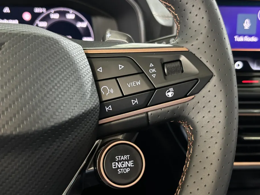 CUPRA Formentor 1.5 - 204PK TSI e-Hybrid Business Automaat | NIEUWE AUTO | Elektrisch Wegklapbare Trekhaak | Schuif/Kantel Dak | Digital Cockpit | Camera | Parkeersensoren | Stoelverwarming | Stuurwielverwarming | Apple CarPlay/Android Auto |