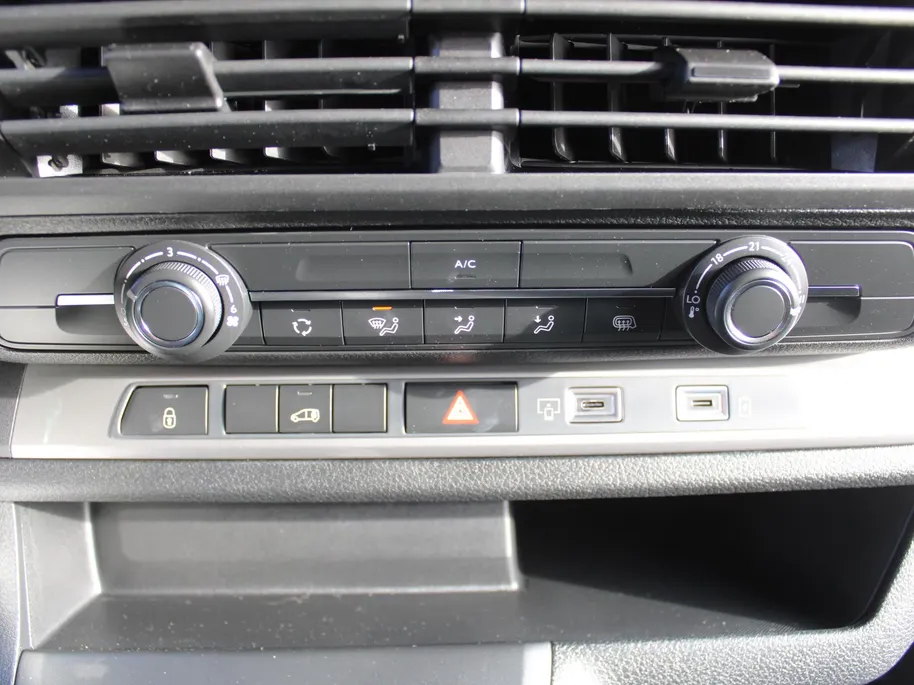 Toyota ProAce Long Worker 2.0 D-4D Challenger | Carplay | PDC | Airco | Cruise | Schuifdeur rechts |