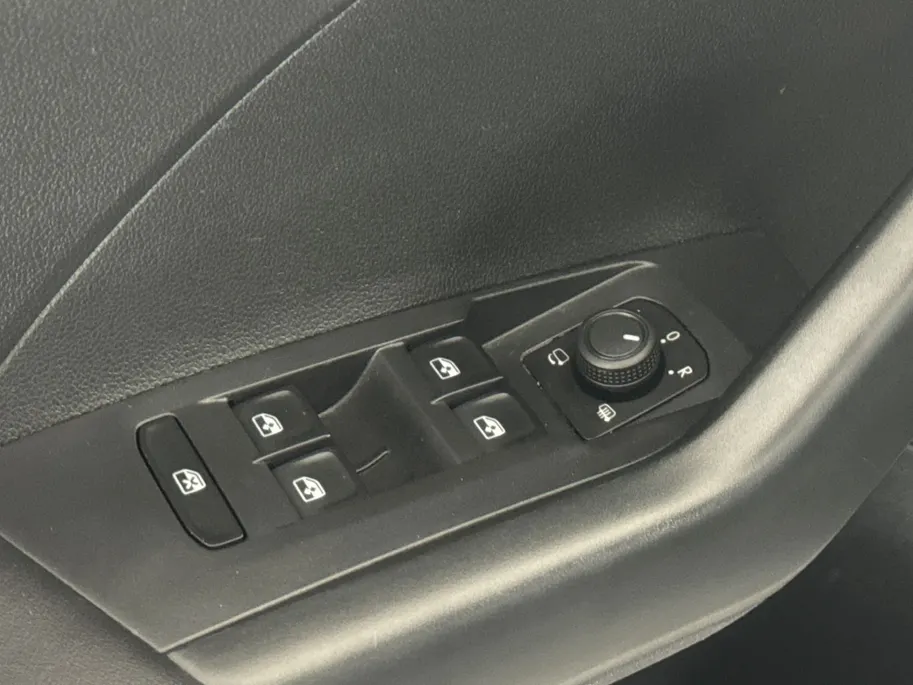 Volkswagen T-Cross 1.0 Life Edition DSG Automaat | Adaptieve Cruise Control | Climate Control | Parkeersensoren voor + achter