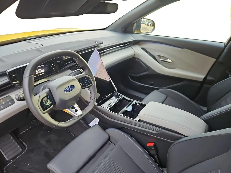 Ford Capri Premium Extended Range RWD 77 kWh | Tot 2200kg trekgewicht! | Tot €3.500,- korting! | 0,99% rente Ford Options! / 0,99% financial lease | Sync Move | 572 liter bagageruimte | Nieuw te bestellen