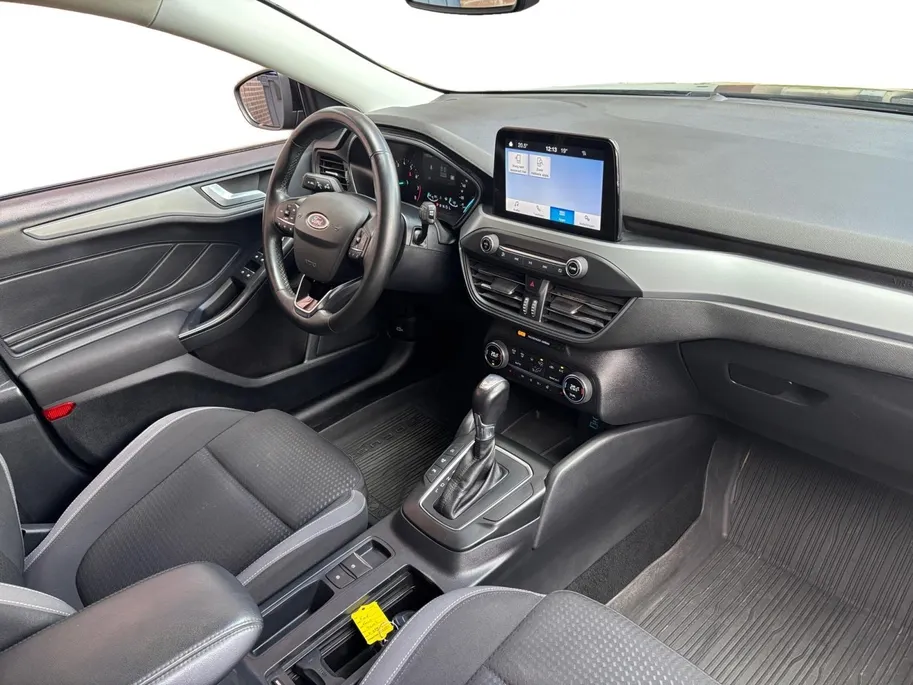 Ford Focus Wagon 1.0 EcoBoost Hybrid Titanium | Trekhaak | Stoel, stuur en voorruitverwarming | Cruise | Climate