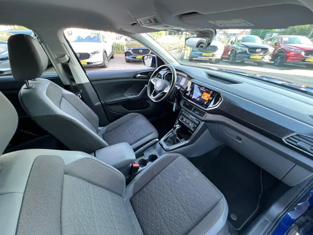 Volkswagen T-Cross 1.0 TSI Life AUTOMAAT | NAVIGATIE | APPLE CARPLAY | ANDROID AUTO | 17 INCH LMV | STOELVERWARMING | ADAPTIVE CRUISE CONTROL |