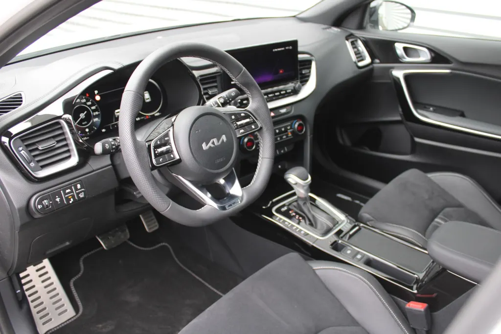 Kia XCeed 1.5 T-GDi DCT7 GT-PlusLine | Automaat | JBL Audio | Pano | 18 inch | Navi | Elek. stoelverstelling |