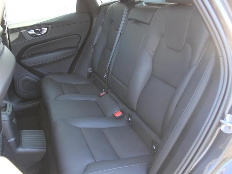 Volvo XC60 2.0 T6 Plug-in hybrid AWD Essential Edition Bright | Leer | Schuifdak | Elek. stoelverstelling | 19' LM | Dodehoek detectie | LED | Zeer nette auto |