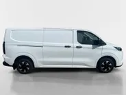 Ford E-Transit Cust. 320 L2H1 Trend 65 kWh Uit voorraad! | 0,99% rente Financial Lease | Driver Assistance Pack Premium | Trekhaak