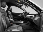 Audi e-tron 55 quattro 95 kWh 408pk S Edition · SOH 96,8% · Camera · Luchtvering · Afneembare Trekhaak · Head-Up Display · Elek. Achterklep · Stoelverwarming · 20'Velgen ·