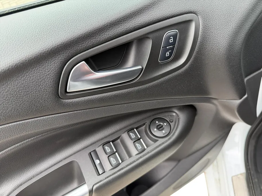 Ford Kuga 1.5 EcoBoost ST Line | INCL.Winter en zomerset!! | Navigatie | NU Rijklaarprijs! Incl.12 Maanden, APK, Onderhoudsbeurt etc! Premiumpakket gratis!