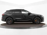 Audi e-tron 55 quattro S edition 95 kWh 408pk SOH 95,1 % · Panoramadak · Camera · Luchtvering · Elek. Stoelen + Geheugen · Afneembare Trekhaak · Matrix LED · Keyless ·