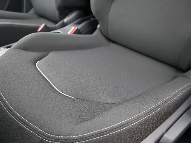 Toyota Aygo X Hybrid 115 pulse Bi-Tone | Easy Pack VERKOCHT