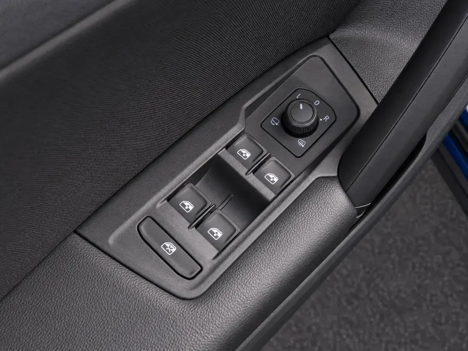 Volkswagen Tiguan 1.5TSI/150PK Life Business · Navigatie · Stoelverwarming · Apple/Android Car Play · Camera + Parkeersensoren · Garantie t/m 15-02-2027 of 100000km.