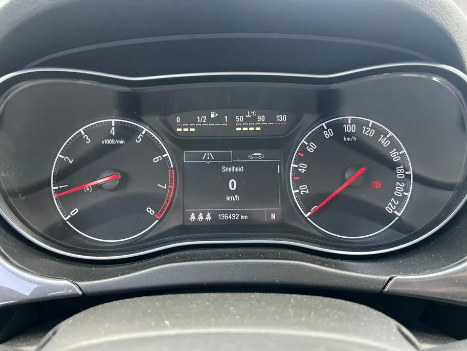 Opel Corsa 1.4 Cosmo Automaat | Verwamd stuur | Stoel verwarming