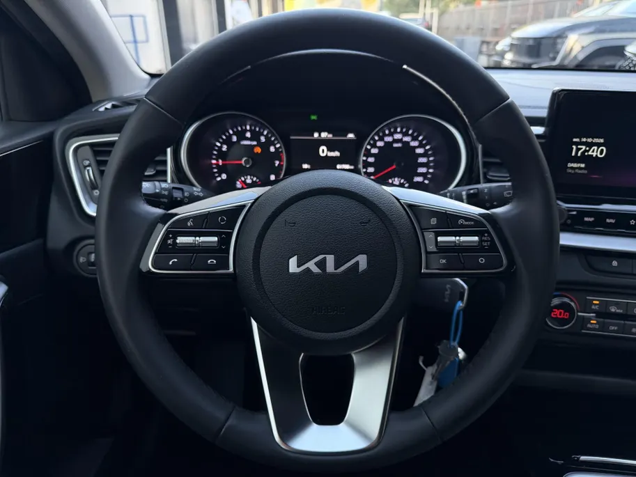 Kia XCeed 1.0 T-GDi DynamicLine | Trekhaak | Achteruitrijcamera | Parkeersensoren achter | Apple/Android Carplay | Navi | Climate Control | LMV