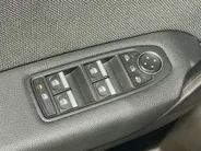 Renault Captur 145PK E-Tech Full Hybrid Techno Automaat | Navi | Camera | Parkeersensoren | Apple CarPlay/Android Auto | Adaptive Cruise Control | Digital Cockpit | Lichtmetalen Velgen | Full LED |