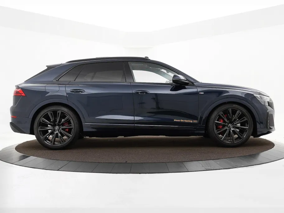 Audi Q8 55 TFSI e quattro Pro Line S 394 PK · 22' LM Velgen · Glazen panorama dak · B&O Premium 3D · Assist. plus, remote park · Stoelventilatie + Massage · Trekhaak · Servosluiting