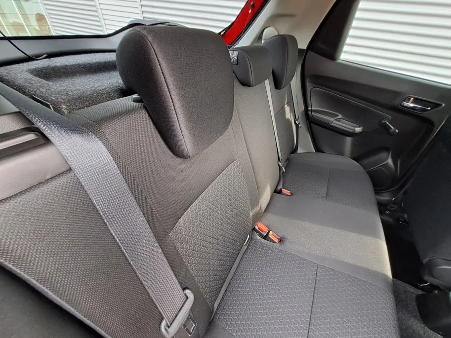 Suzuki Swift 1.2 Select | Stoel Verw. | Apple Carplay / Android Auto | Automaat | Dab | Camera