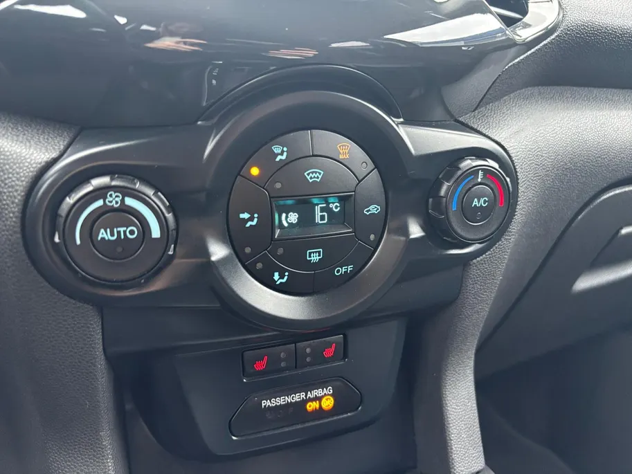 Ford EcoSport 1.5 Ti-VCT Titanium | Dealeronderhouden! | Trekhaak | Cruise Control | Stoel-en voorruitverwarming | Parkeersensoren achter |