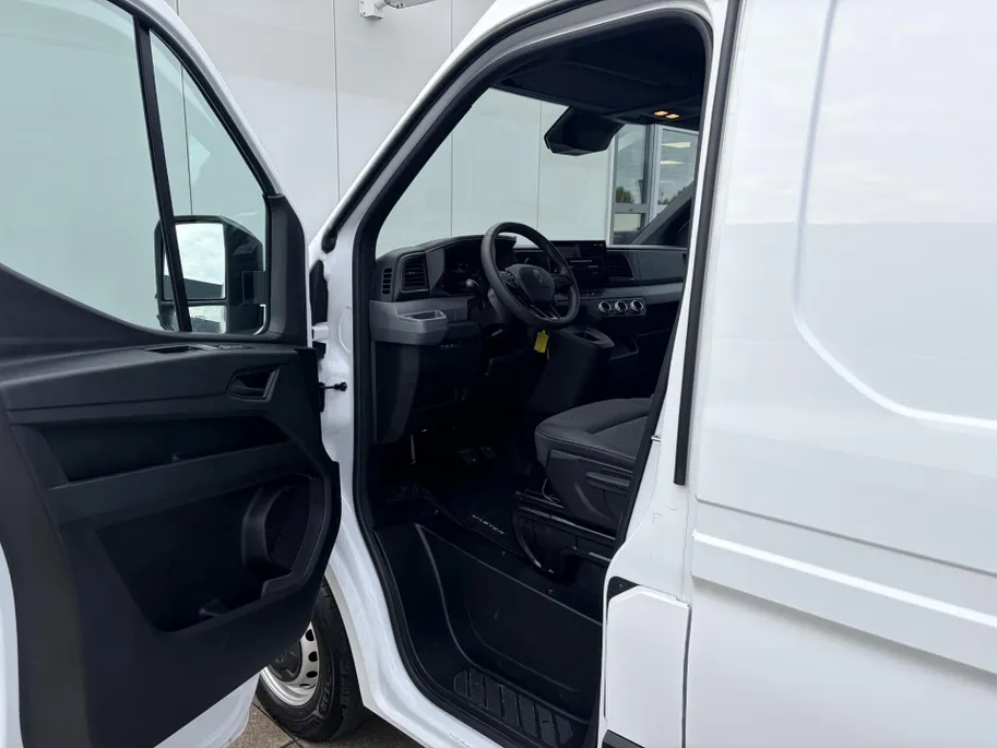 Renault Master E-Tech T35 L2H2 Advance Long Range 87 kWh Automaat | NIEUWE AUTO - DIRECT LEVERBAAR! | Camera | Climate Control | Cruise Control | Apple CarPlay/Android Auto | Full LED | Licht & Regen Sensor | Parkeersensoren |