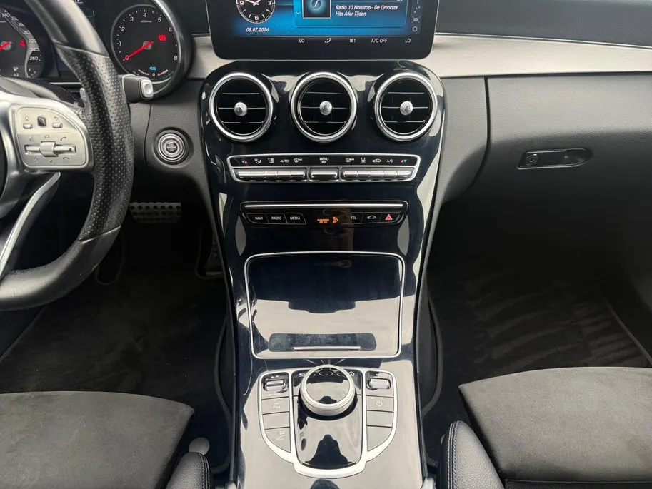 Mercedes-Benz C-Klasse Estate 300 e | Apple Carplay/Android Auto | Verwarmbare Voorstoelen | Privacy Glass | Climate Control | DAB | 12 maanden garantie |