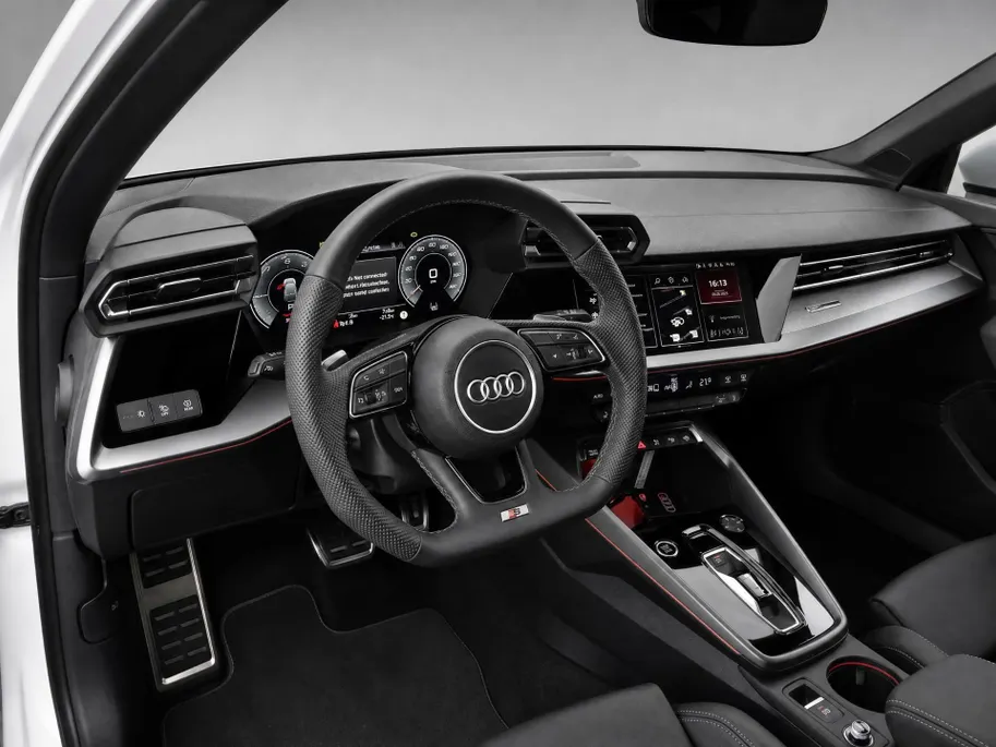 Audi A3 Allstreet Advanced edition 40 TFSI e 204 PK · Lederen bekleding · Comfortsleutel · 18' LM Velgen · Assist. Driving + Parking plus