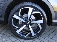 Nissan QASHQAI 1.2 Tekna | Trekhaak | 360 Camera | Pano dak | Stoel-/voorruitverwarming | Dodehoek detectie | Elek. stoelverstelling | Clima | 19' LM | 1e eigenaar |