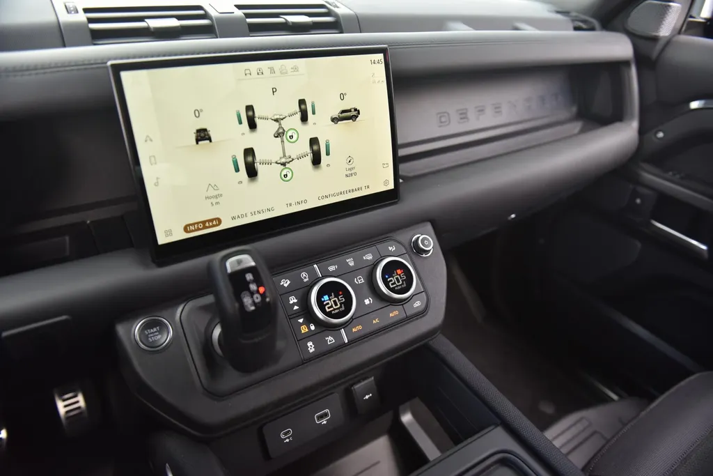 Land Rover Defender 