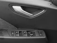 Volkswagen ID.3 Neo Style 61 kWh accu 190 PK elektr. aandrijving · Achteruitrijcamera · Draadloze telefoonlader · Zijruiten achter en achterruit getint ·