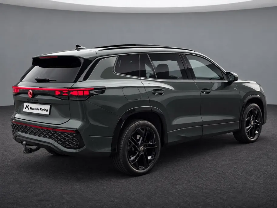 Volkswagen Tayron 1.5 eHybrid 272pk DSG R-Line Edition · Panoramadak · Inklap. Trekhaak · 360 Camera · Matrix LED · Dodehoeksensor · Stuur- & Stoelverwarming · Garantie t/m 16-02-2030 of 100.000km