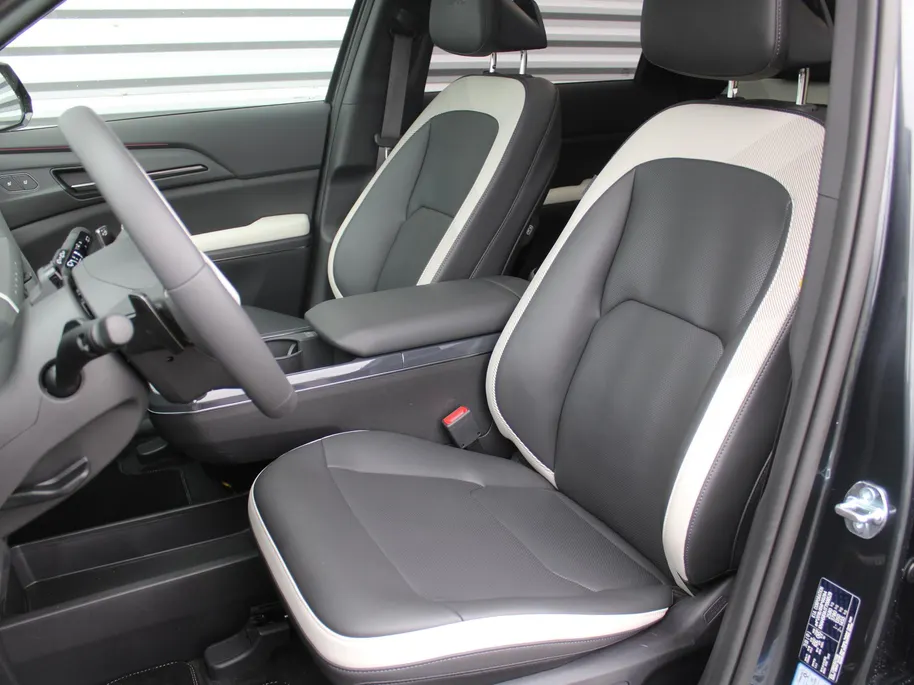 Kia EV5 GT-PlusLine 81.4 kWh | Schuifdak | Stuur-/stoelverwarming + ventilatie | Warmtepomp | 360 Camera | Elek. stoelverst. | Leer | HUD | LED | 19" LM |