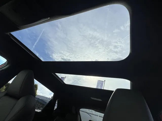 Subaru Solterra Sky Package 71 kWh | Apple Carplay & Android Auto | Panorama Dak | Lederen Bekleding | Elek. Stoelen Met Geheugen Functie